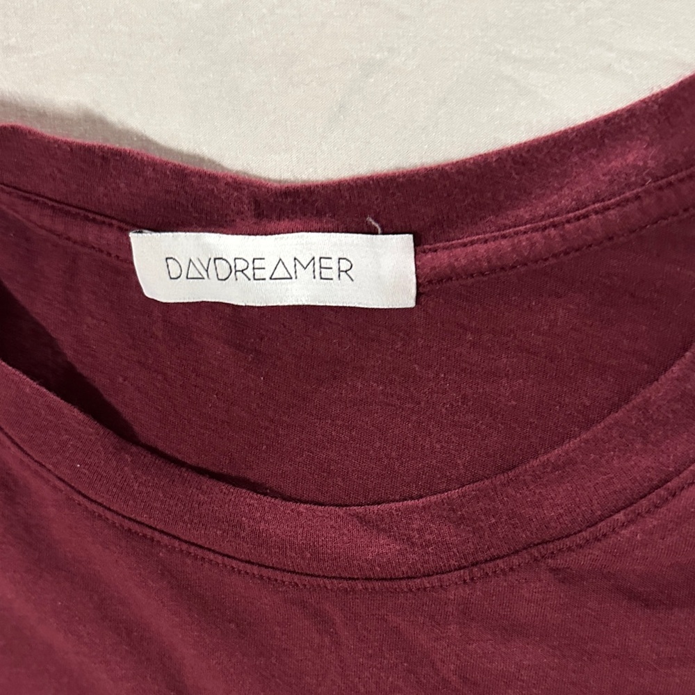 Daydreamer Queen Graphic Band T-Shirt in Burgundy Womens Medium - Picture 2 of 4